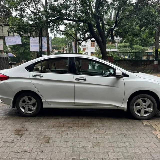 https://images10.gaadi.com/usedcar_image/4186247/original/processed_7dede517b91d629b361038f72512457e.jpg?imwidth=6401