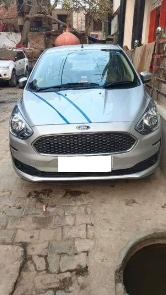 https://images10.gaadi.com/usedcar_image/4186264/original/processed_4ff59727-7354-47c1-a470-c200c9874718.jpeg?imwidth=6402