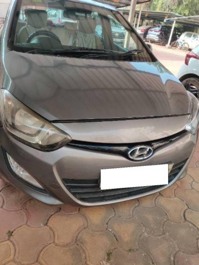 https://images10.gaadi.com/usedcar_image/4186319/original/processed_2ac9a2a6-6396-485e-bdff-b9054d71fe1f.jpg?imwidth=6400