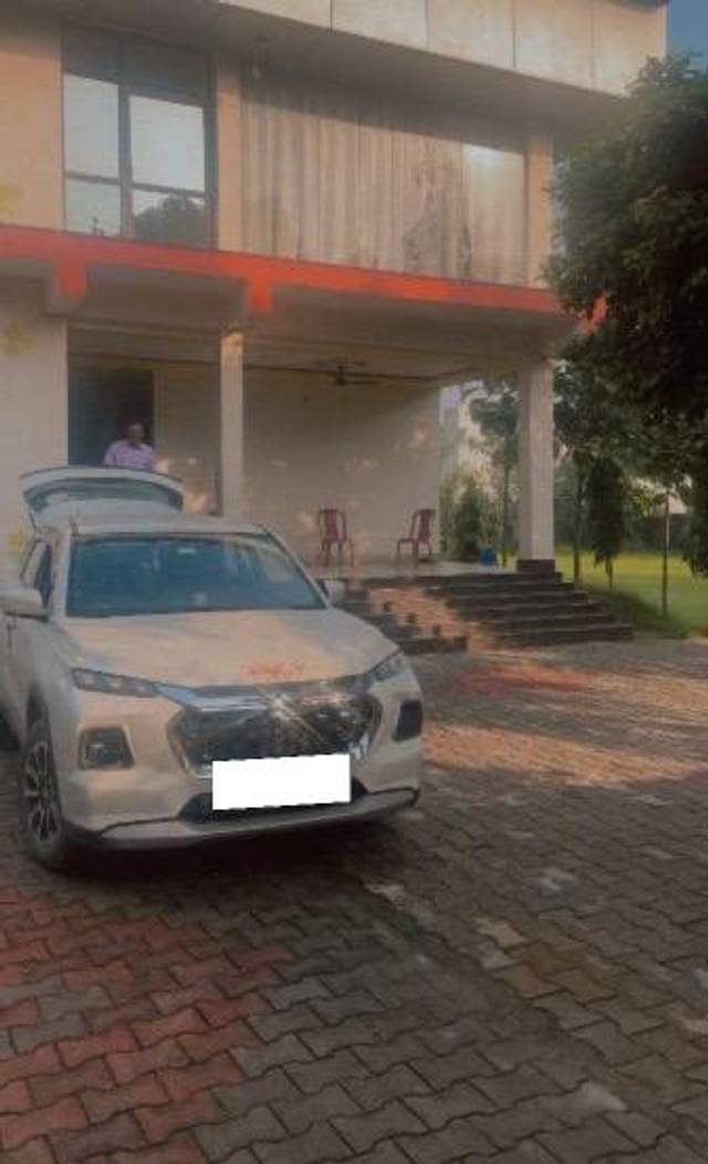 https://images10.gaadi.com/usedcar_image/4186343/original/processed_13cf5cda-bf50-4dd5-9fbf-65f03b0314d5.jpeg?imwidth=6400