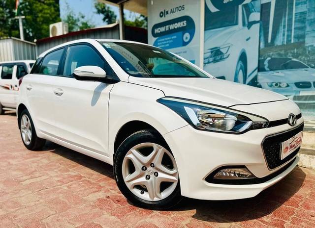 https://images10.gaadi.com/usedcar_image/4186558/original/processed_9d3d5c097ef854172cec15834ec000ef.jpg?imwidth=6400