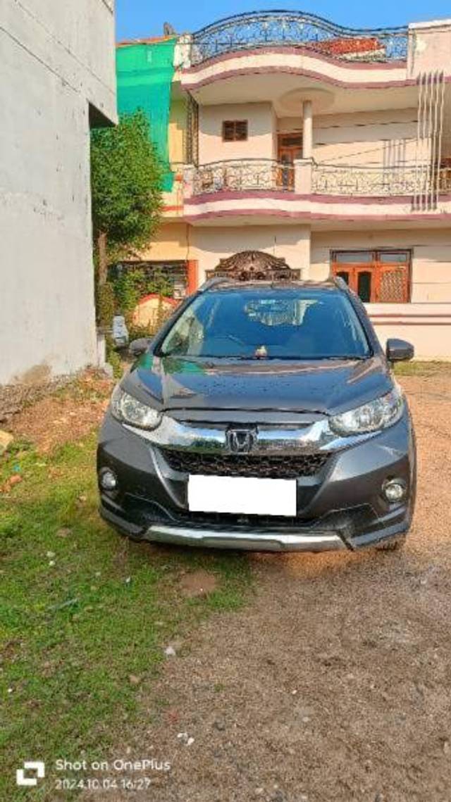 https://images10.gaadi.com/usedcar_image/4186568/original/processed_60875dfd-83ba-45bf-93c2-021d923f0cb3.jpg?imwidth=6400