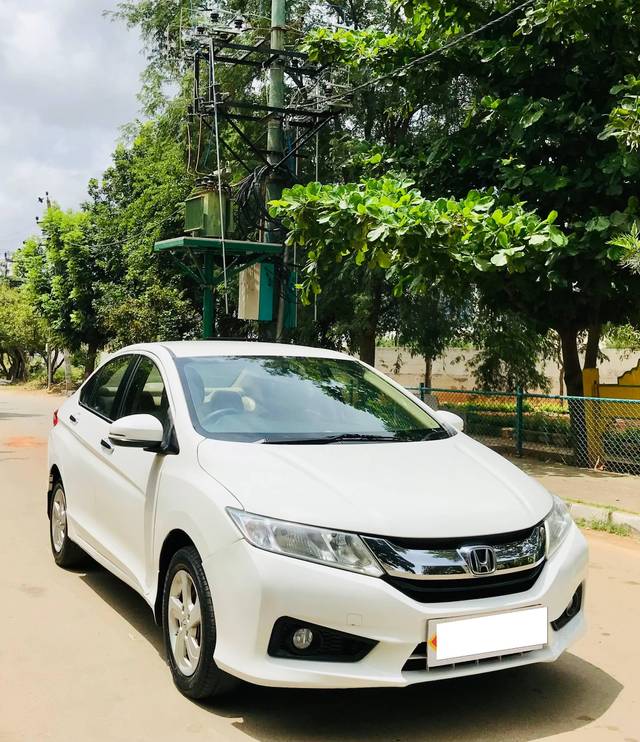 https://images10.gaadi.com/usedcar_image/4186636/original/processed_30855553edbadcd31200cb279d0b3308.jpeg?imwidth=6400