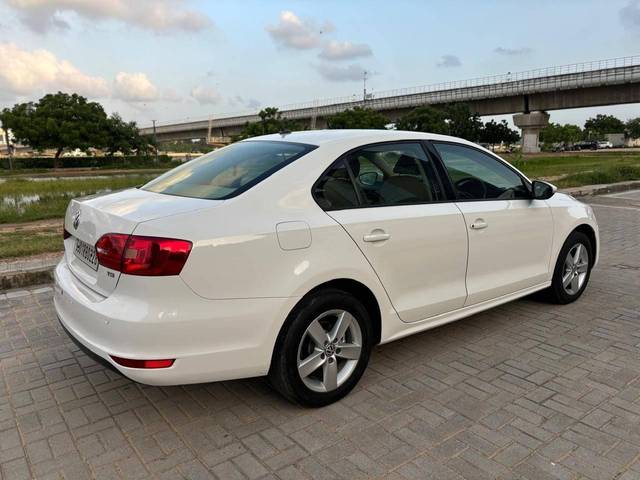 https://images10.gaadi.com/usedcar_image/4186716/original/processed_7be391767533a2a0279b126ed62126e0.jpg?imwidth=6402