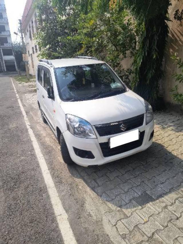 https://images10.gaadi.com/usedcar_image/4186774/original/processed_bf843348-2dc3-4fd2-9116-11430286d4f3.jpg?imwidth=6400