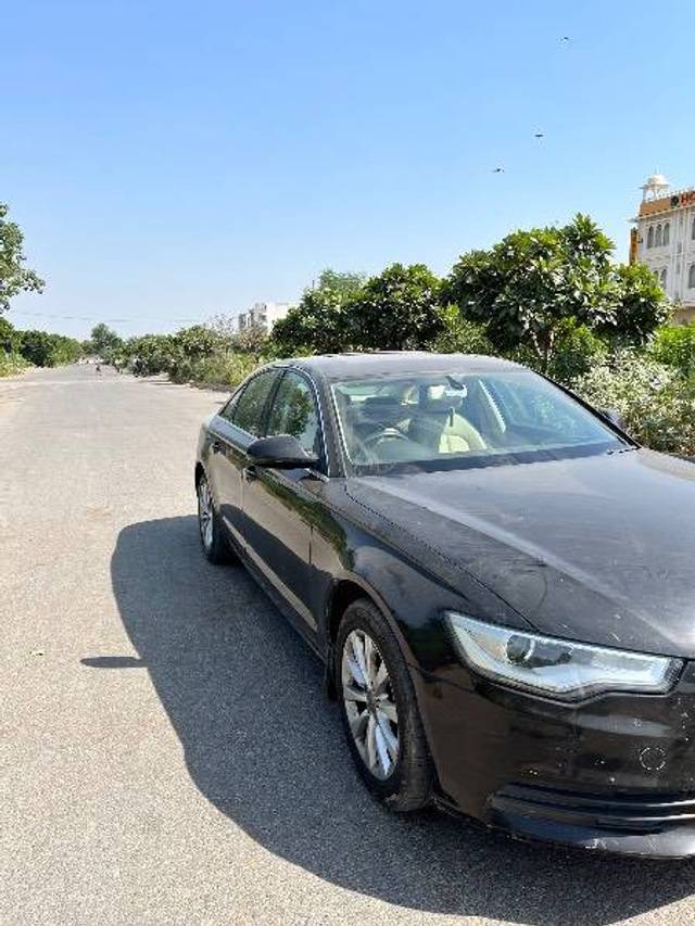 https://images10.gaadi.com/usedcar_image/4186788/original/29dd036ab7cafe72a92654183c049f75.jpg?imwidth=6402