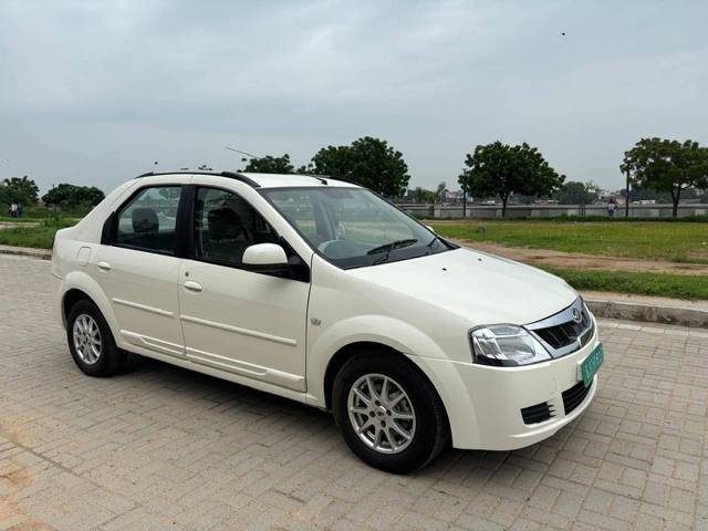 https://images10.gaadi.com/usedcar_image/4186793/original/processed_e56f88c5296d16021527cffadea941e7.jpg?imwidth=6400