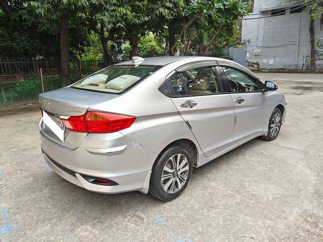 https://images10.gaadi.com/usedcar_image/4186907/original/processed_437d42ec2e266c4dad4c83d8ff6df72d.jpg?imwidth=6401