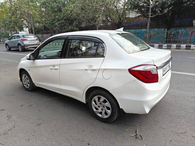 https://images10.gaadi.com/usedcar_image/4186952/original/processed_0e852f36b88893188e58f0008643651e.jpg?imwidth=6402