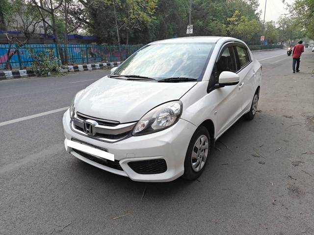 https://images10.gaadi.com/usedcar_image/4186952/original/processed_93ae4b44a7c251a469f01f888bb43afb.jpg?imwidth=6400