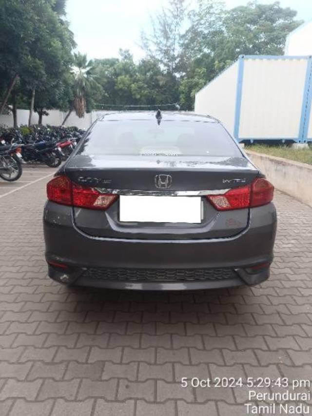 https://images10.gaadi.com/usedcar_image/4186969/original/processed_7bc4bd65-5c4c-4097-af78-909538910262.jpg?imwidth=6402