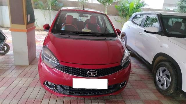 https://images10.gaadi.com/usedcar_image/4186976/original/processed_d738ac64-9276-447c-9763-900081de9c06.jpg?imwidth=6402