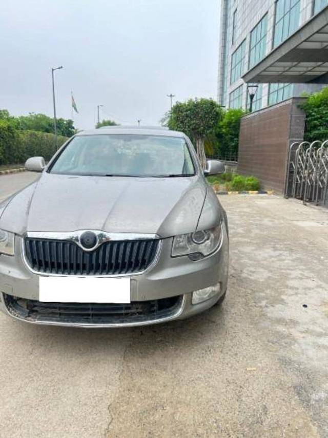 https://images10.gaadi.com/usedcar_image/4186993/original/4f4e5b1e1126a894204512c478729562.jpg?imwidth=6400