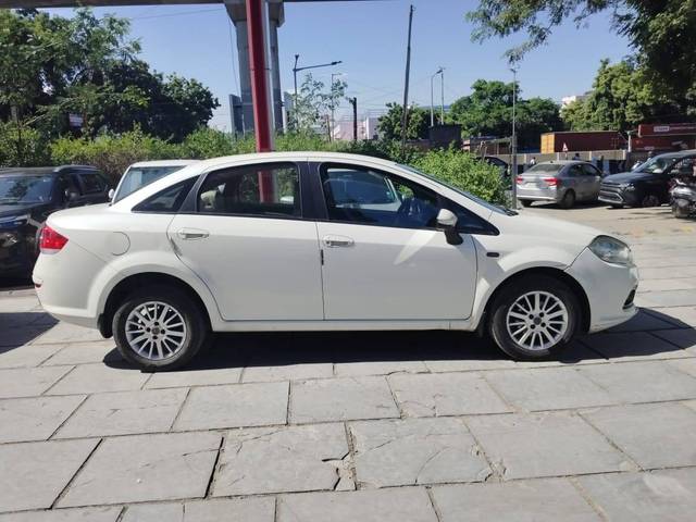 https://images10.gaadi.com/usedcar_image/4187091/original/processed_28300bb69f28a09ae5d2507066264bbf.jpeg?imwidth=6401