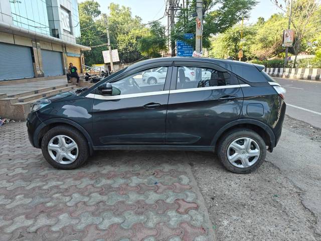 https://images10.gaadi.com/usedcar_image/4187134/original/processed_1e3fb02c4a0c4da5fa8be3226eea4557.jpeg?imwidth=6402