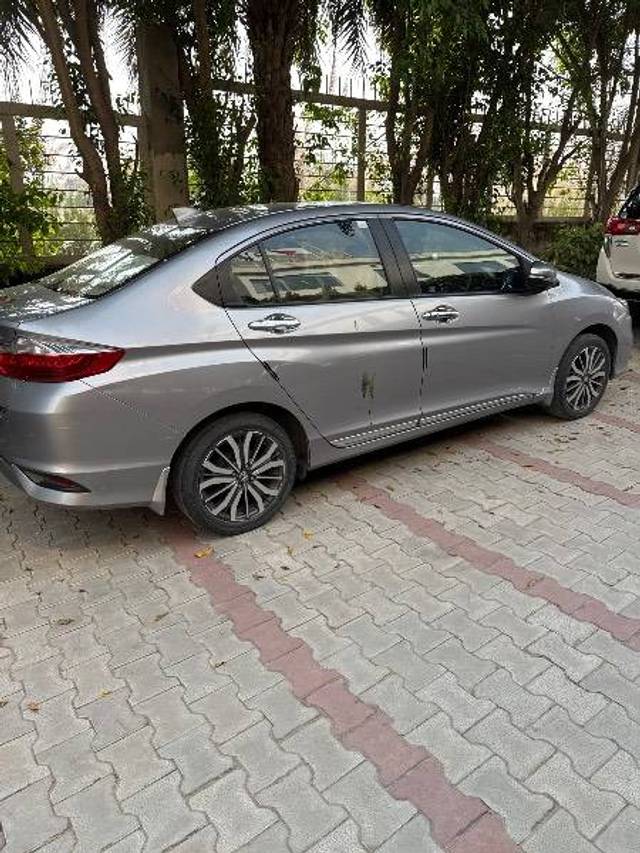 https://images10.gaadi.com/usedcar_image/4187139/original/372c035272531715cb8f437a333ae2f7.jpg?imwidth=6402