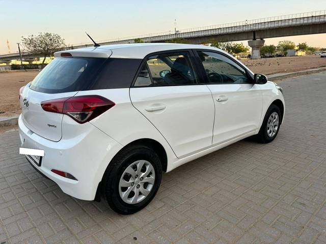 https://images10.gaadi.com/usedcar_image/4187171/original/processed_785cdb3e383b480e2610839c779861da.jpg?imwidth=6402