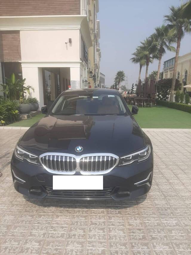 https://images10.gaadi.com/usedcar_image/4187185/original/processed_8b82eb69d264e4bdf6e1cb10e262f2be.jpg?imwidth=6400