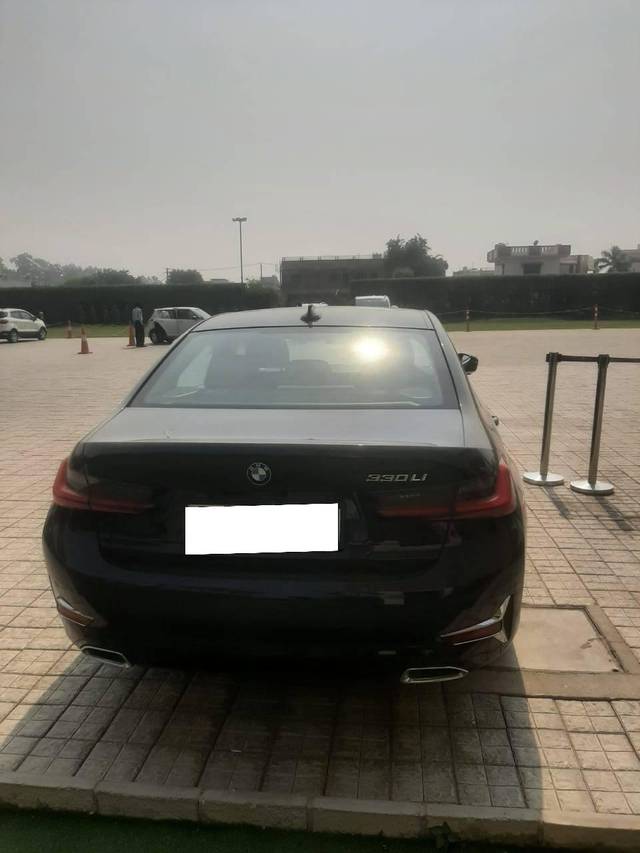 https://images10.gaadi.com/usedcar_image/4187185/original/processed_d949685ab2ba7341ef05f36c6891bb0d.jpg?imwidth=6401