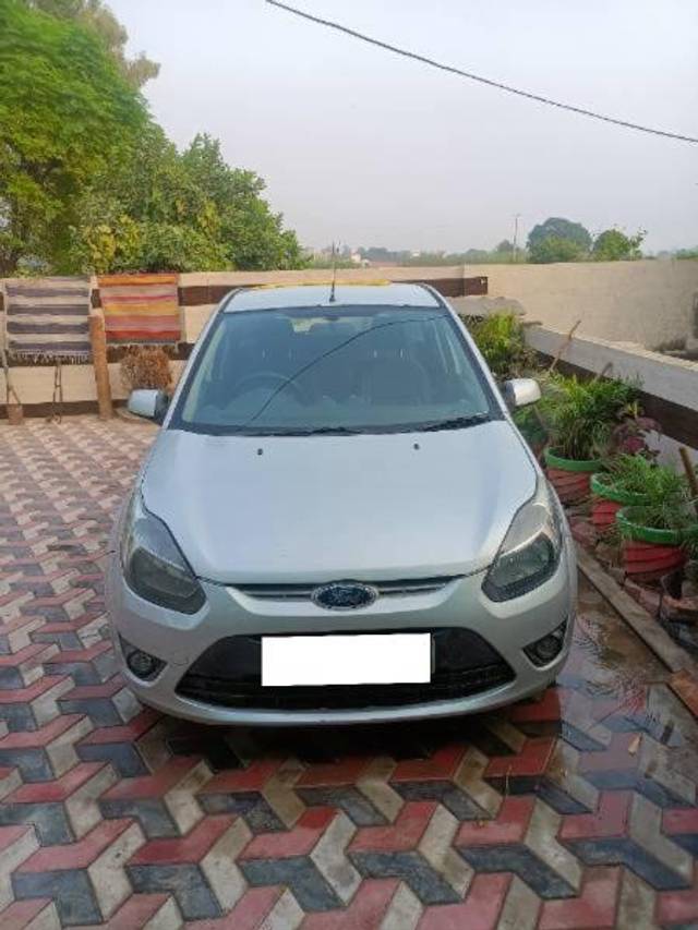 https://images10.gaadi.com/usedcar_image/4187212/original/processed_7a79f6d9-7cd9-4fe2-b9bb-ad00aed9538b.jpg?imwidth=6401