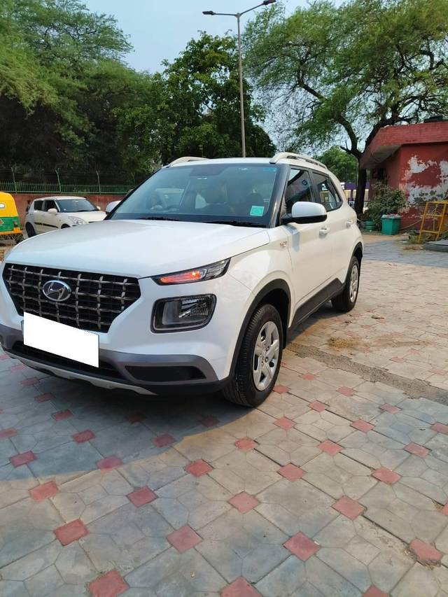 https://images10.gaadi.com/usedcar_image/4187350/original/processed_4791995a3fa0b3dd0f6ee00030c5d99f.jpg?imwidth=6400