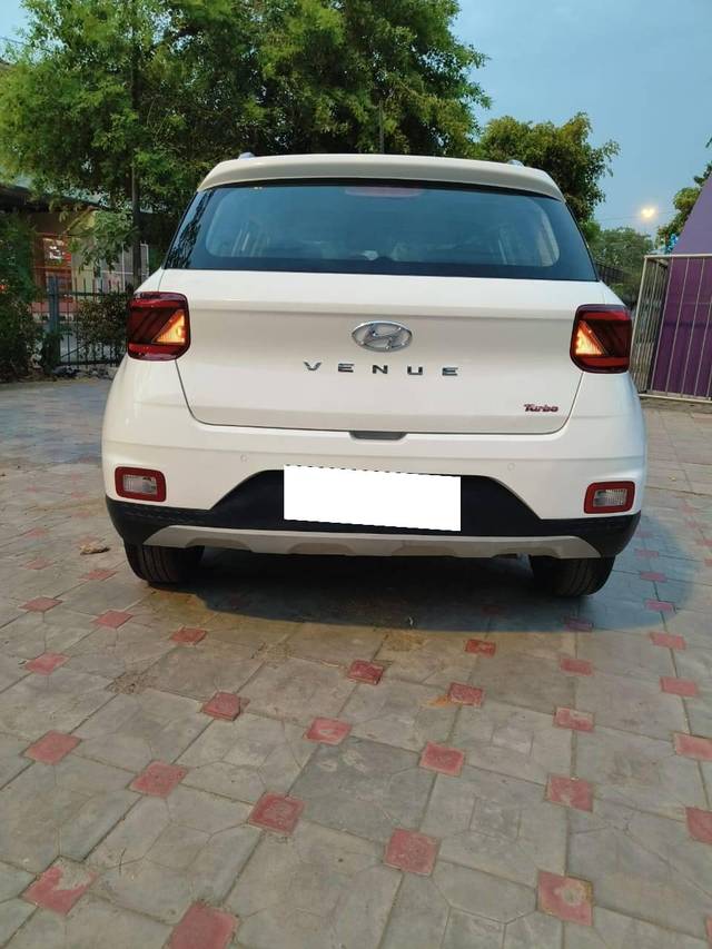 https://images10.gaadi.com/usedcar_image/4187350/original/processed_9f56c757665680f4bd9c77d35205f84a.jpg?imwidth=6401