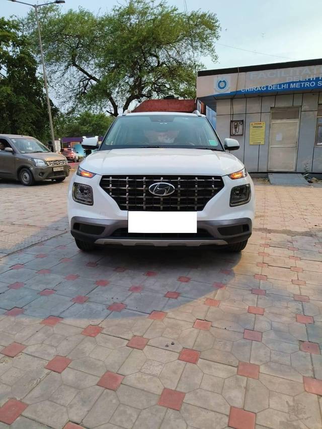 https://images10.gaadi.com/usedcar_image/4187350/original/processed_a2305210d226e03898867453c6235d31.jpg?imwidth=6402