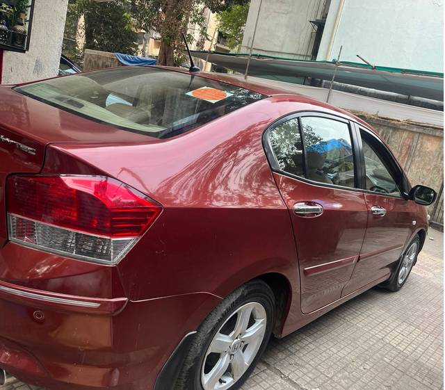 https://images10.gaadi.com/usedcar_image/4187361/original/08cf39ff4aa2b28d66b71c6860a91d30.jpeg?imwidth=6401