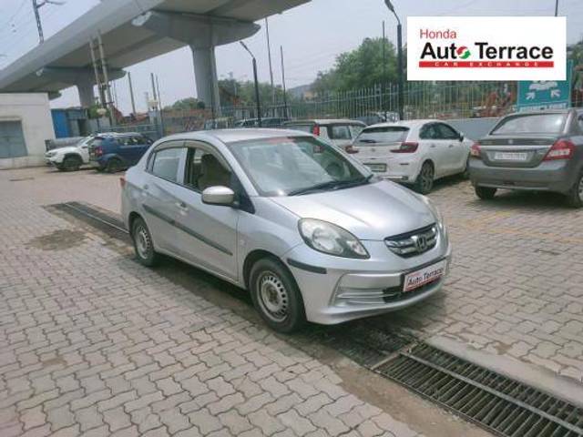 https://images10.gaadi.com/usedcar_image/4187377/original/6c1f95ff514a70f7d92662b538410015.jpeg?imwidth=6400