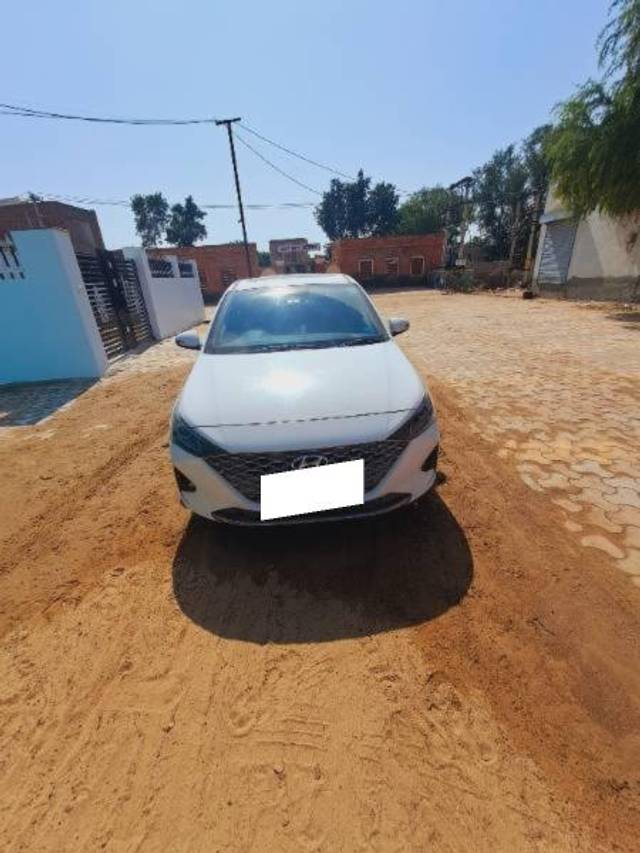 https://images10.gaadi.com/usedcar_image/4187381/original/processed_172c2953-99ab-4ed5-8815-1c4a90b64e09.jpg?imwidth=6400