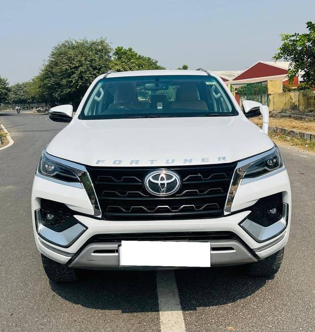 https://images10.gaadi.com/usedcar_image/4187384/original/processed_b28b3818c58238bc0fd230d2e318b95e.jpg?imwidth=6400