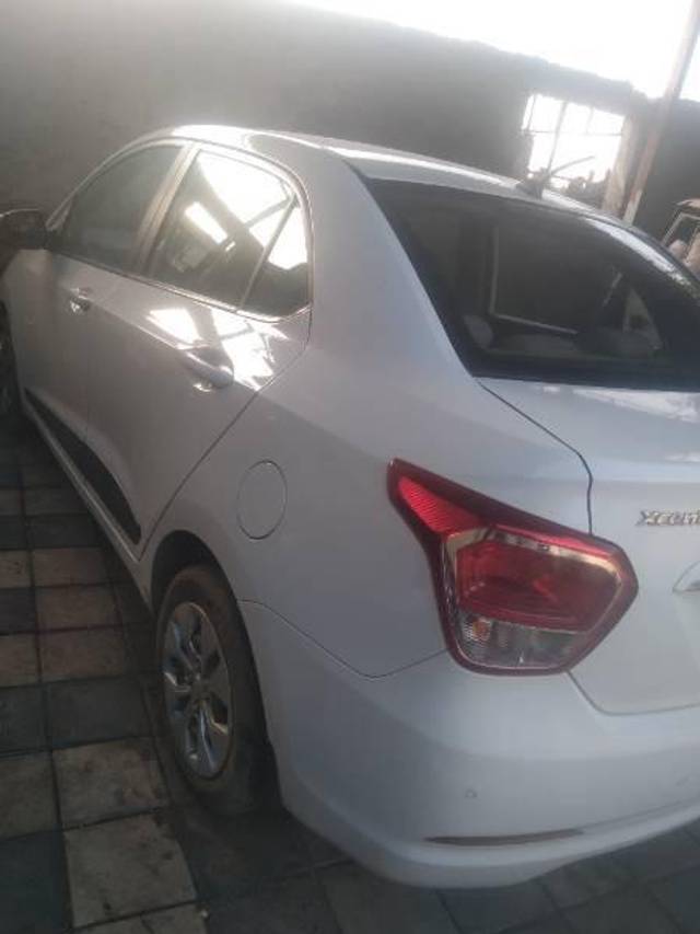 https://images10.gaadi.com/usedcar_image/4187385/original/processed_e2db286f-a47f-4f54-97e1-ce4987bb41cc.jpg?imwidth=6400