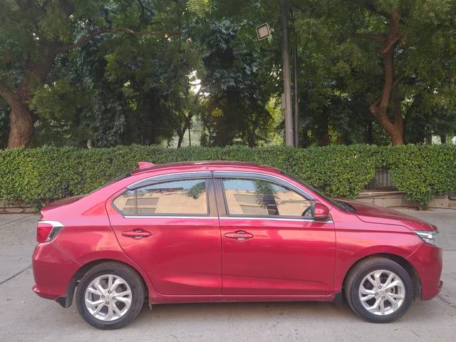 https://images10.gaadi.com/usedcar_image/4187406/original/b9daa4cb7eb0d2b694e554106cf7b495.jpg?imwidth=6401