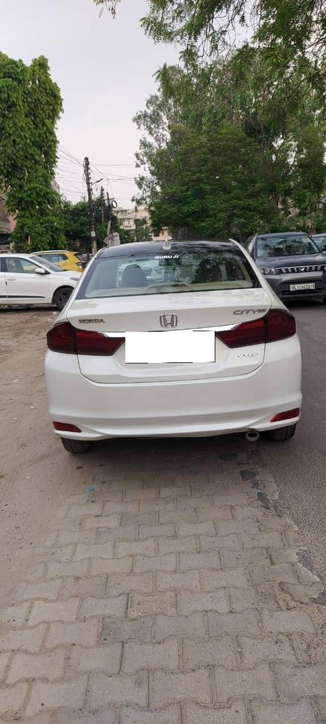 https://images10.gaadi.com/usedcar_image/4187420/original/processed_6f8404615d07341427affeb171c7317d.JPG?imwidth=6402