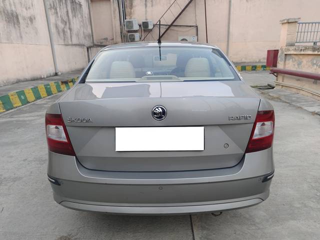 https://images10.gaadi.com/usedcar_image/4187432/original/processed_289f17860c847720a976a1cf5b24e6da.jpg?imwidth=6401