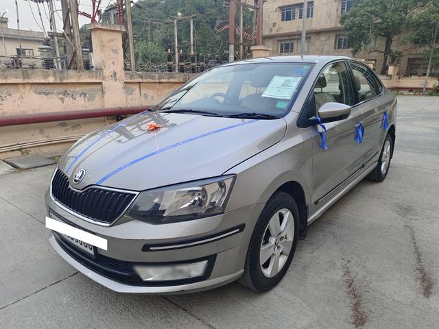 https://images10.gaadi.com/usedcar_image/4187432/original/processed_f84a4a85dab6a28fe580ea82d724d89f.jpg?imwidth=6402