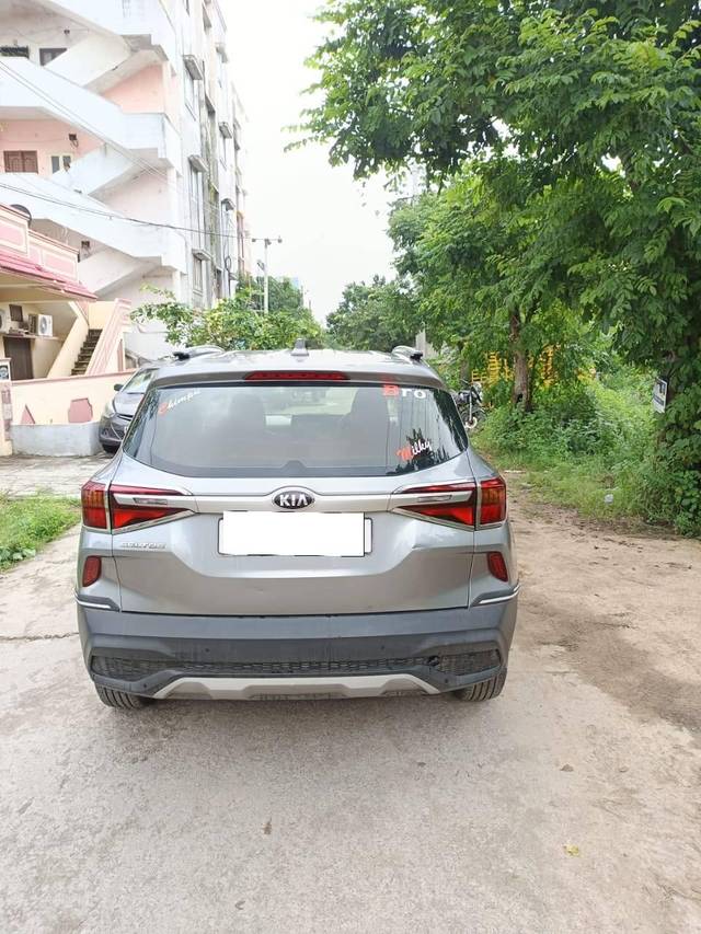 https://images10.gaadi.com/usedcar_image/4187476/original/processed_7a8a205749fc1bbbbdb7e5b3fd7be2d0.jpg?imwidth=6402