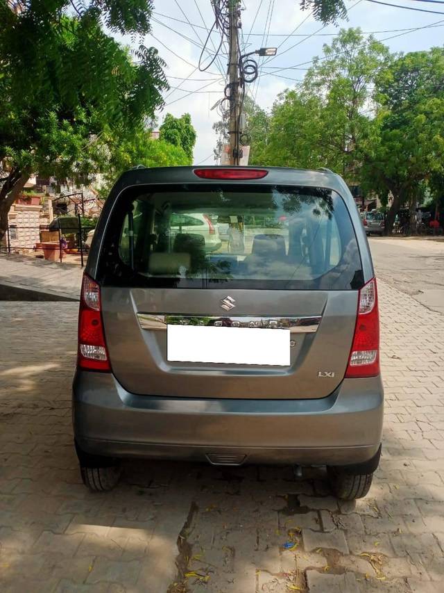 https://images10.gaadi.com/usedcar_image/4187528/original/processed_3ba4c67e992130f346f80e16958aa035.jpg?imwidth=6401