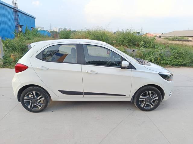 https://images10.gaadi.com/usedcar_image/4187541/original/90068b21cd503e8f2b630ce1e92725b4.jpg?imwidth=6401