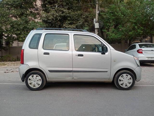 https://images10.gaadi.com/usedcar_image/4187606/original/processed_b0b4985be1bed140004e8c502af9d5b5.jpg?imwidth=6401