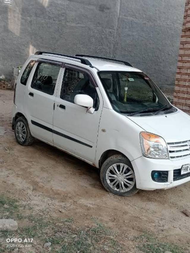 https://images10.gaadi.com/usedcar_image/4187637/original/processed_bef5dd67-ec5f-48ea-a2e4-9649ed16db17.jpg?imwidth=6400