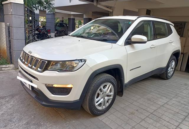 https://images10.gaadi.com/usedcar_image/4187677/original/processed_0e8227460b5505a75b58e81a9f84d2d8.jpg?imwidth=6402