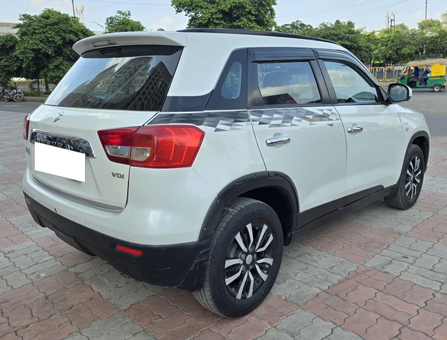 Second-hand 2017 Maruti Vitara Brezza VDi for sale in Rajkot-7