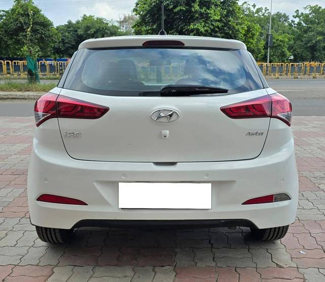 https://images10.gaadi.com/usedcar_image/4187779/original/processed_eca4fa45044a2fe43d44d99e906de985.jpg?imwidth=6402