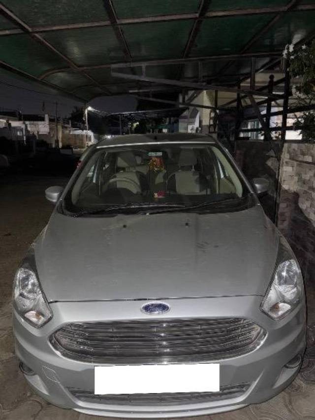 https://images10.gaadi.com/usedcar_image/4187841/original/processed_e56e0151-7588-4da2-bc62-62f20df4b05e.jpg?imwidth=6400