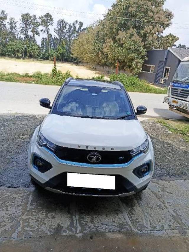 https://images10.gaadi.com/usedcar_image/4188145/original/processed_4ae04af5-250c-4270-871c-d27c4b1a53ef.jpg?imwidth=6400