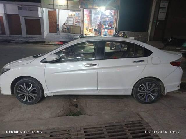 https://images10.gaadi.com/usedcar_image/4188178/original/processed_87ef32cc-87dc-47d0-8c74-73586a18c180.jpg?imwidth=6402