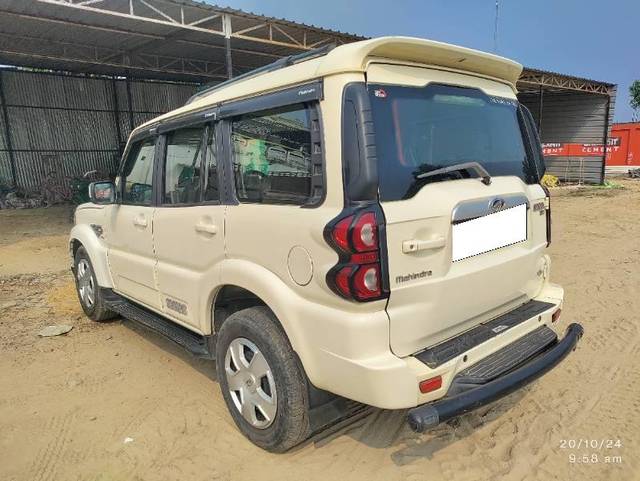 https://images10.gaadi.com/usedcar_image/4188195/original/processed_fe7f23c1-8694-494b-b716-a3d3368ec8e6.jpg?imwidth=6402