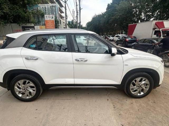 https://images10.gaadi.com/usedcar_image/4188211/original/processed_f7edad7f-24a5-484b-901c-1c8b4d46d663.jpg?imwidth=6400