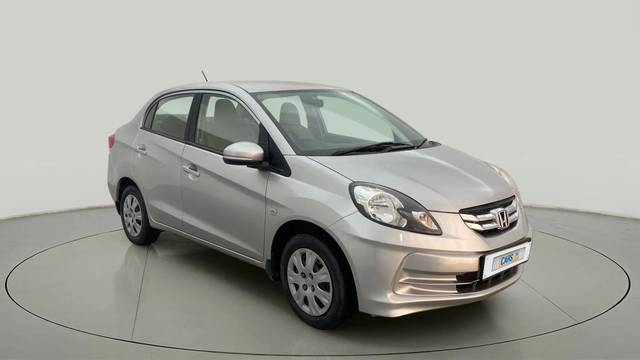 https://images10.gaadi.com/usedcar_image/4188228/original/2749b57e25c41befb840d95abb7f0e58.jpg?imwidth=6400